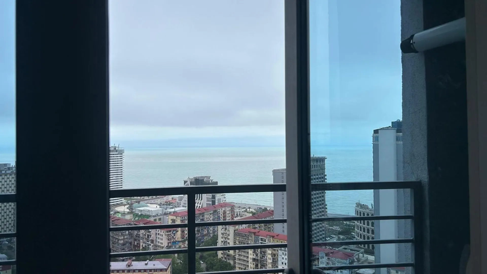 Modern Apartment With Sea And Mountain Views Batumi